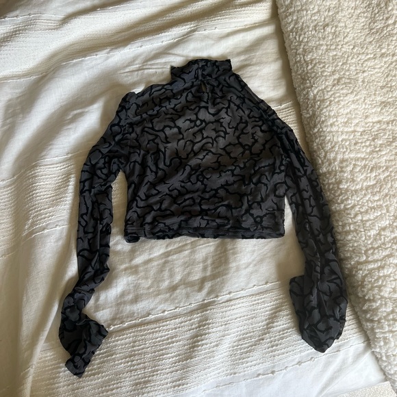 Motel Rocks Gray Sheer Patterned Top - Picture 4 of 4